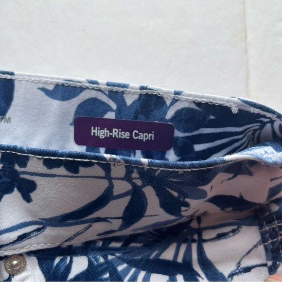 Gloria Vanderbilt Women's Floral Blue and White Capri Hi Rise Pants Size 10 - Picture 4 of 8